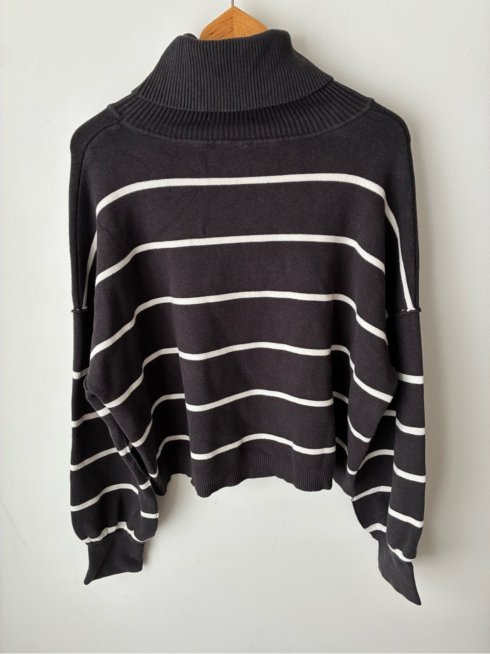 Free People Sweater Women’s M Paulie Stripe Turtleneck Black White Oversized - Picture 5 of 13